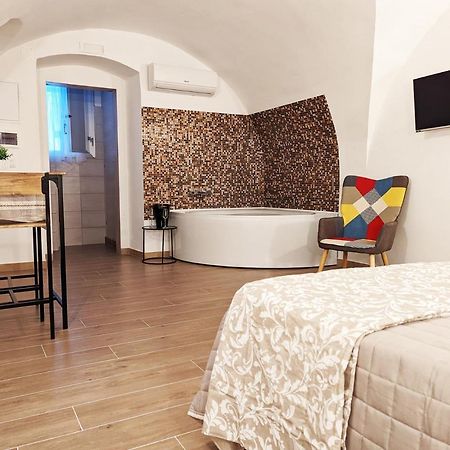 Dama Suite Love & Private Jacuzzi Bari Ngoại thất bức ảnh