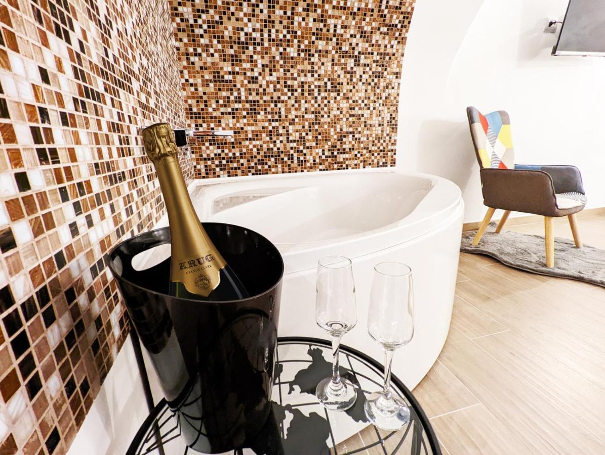 Dama Suite Love & Private Jacuzzi Bari Ngoại thất bức ảnh
